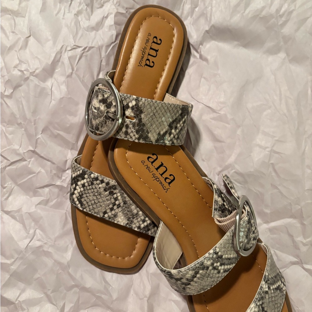 a.n.a Women's Black and Gray Snakeskin Sandals